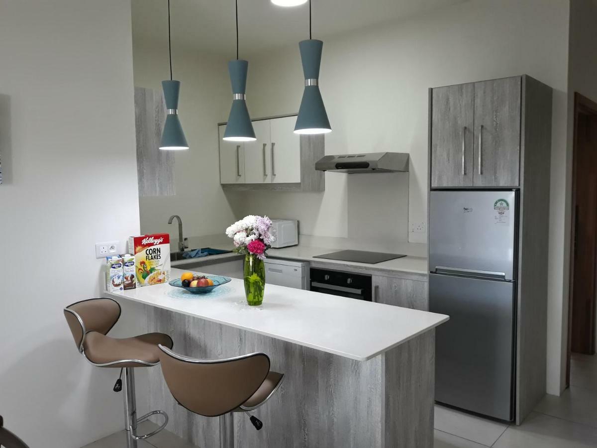 2 Bedroom Flat 15 Mins Walk From Flic En Flac Beach Ngoại thất bức ảnh
