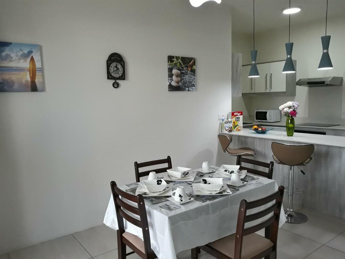2 Bedroom Flat 15 Mins Walk From Flic En Flac Beach Ngoại thất bức ảnh