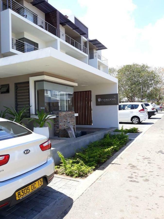 2 Bedroom Flat 15 Mins Walk From Flic En Flac Beach Ngoại thất bức ảnh