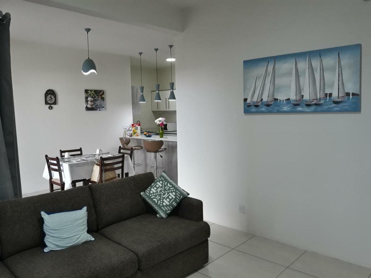 2 Bedroom Flat 15 Mins Walk From Flic En Flac Beach Ngoại thất bức ảnh